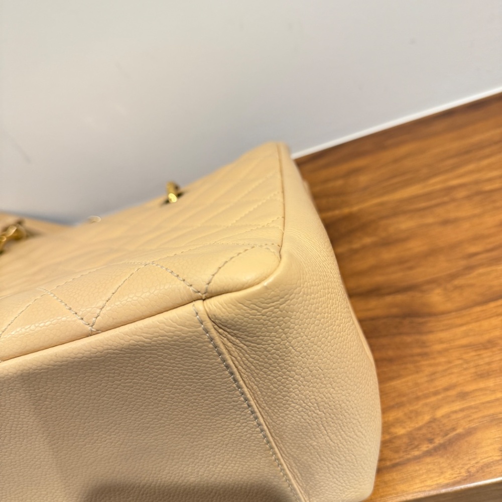 Chanel Grand Shopping tote in Caviar Beige Leather - Picture 9 of 12